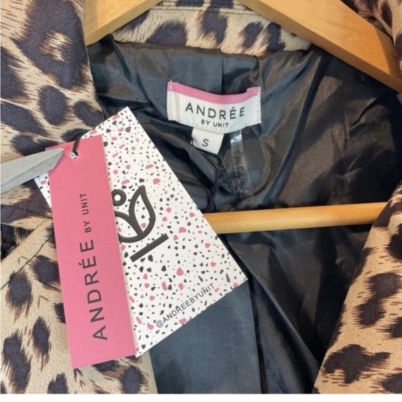 Andree by Unit Animal Print Moto Jacket
Bomber Cropped Zip Front Cheetah
Leopard - Picture 3 of 8